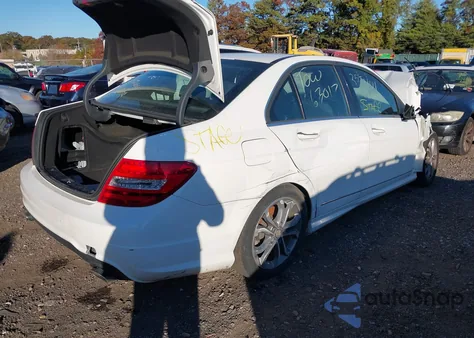 2014 Mercedes-Benz C 300 Luxury 4Matic/Sport 4Matic из США, поврежденный, VIN WDDGF8AB6EA961687